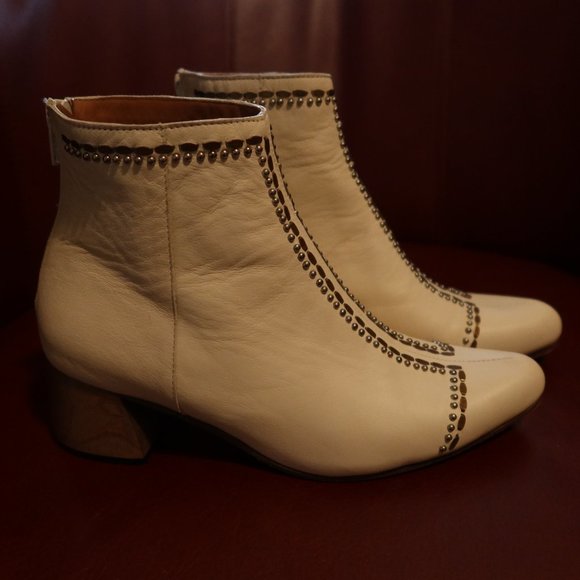 $645 Calleen Cordero Boots off-white/cream leather w brass and nickel studs 7 - Picture 2 of 16